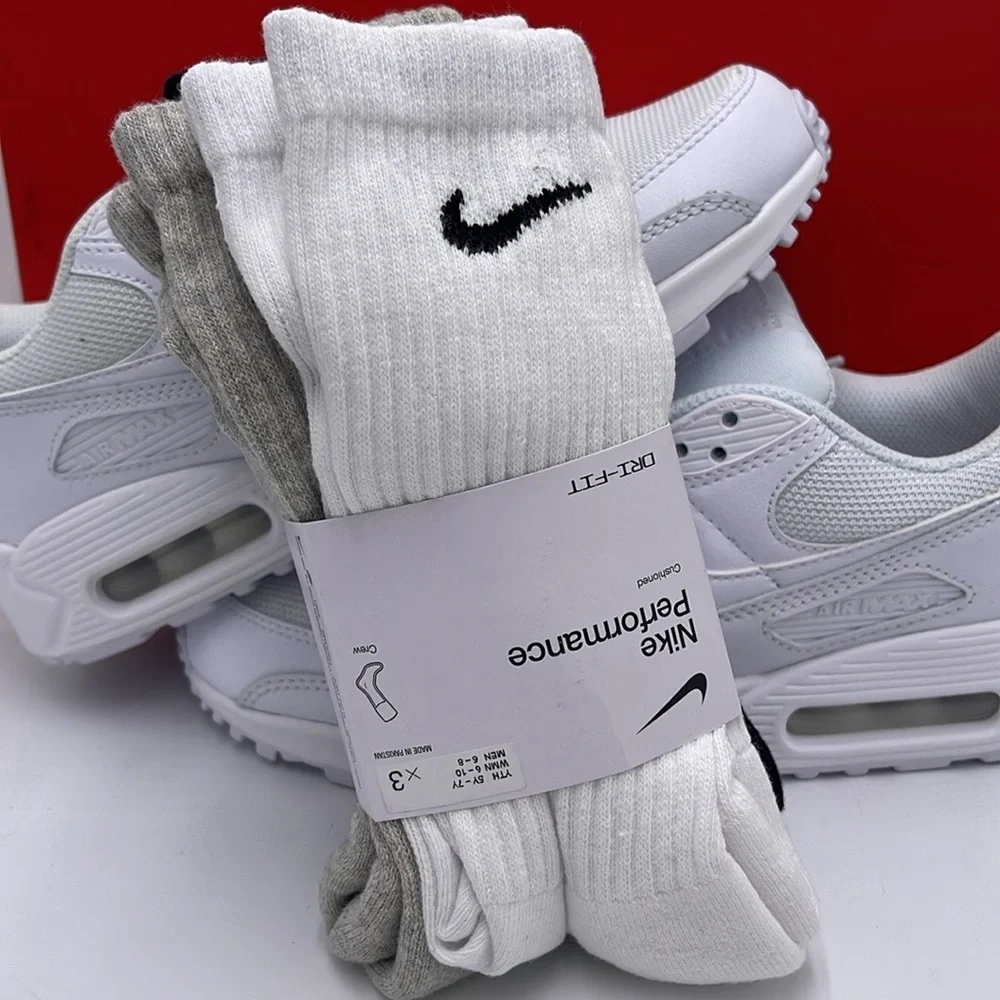 Nike Everyday Cushioned Training Crew Socks (3 Pairs)
Size M - m6-8; w6-10; - Picture 12 of 16